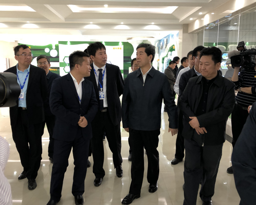 河南省委副书记、省长陈润儿一行莅临 B体育在线登录集团鲁山瑞亚牧业有限公司视察调研