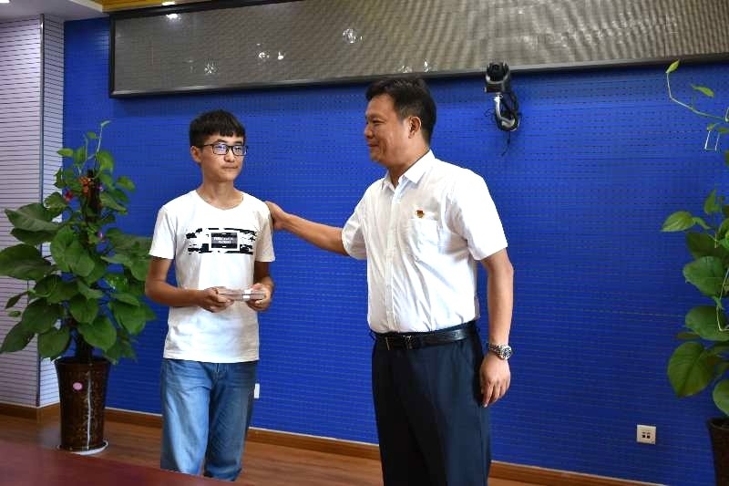 B体育在线登录济困解难，助力学子圆梦香江