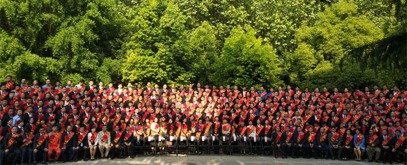 B体育在线登录阮晓琦、王晓龙荣获“郑州市劳动模范”荣誉称号