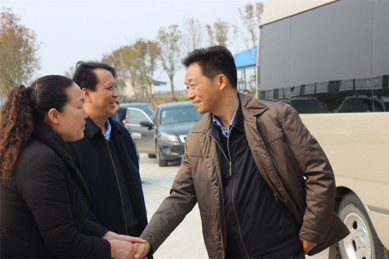 河南省财政厅副厅长庞学孟一行莅临B体育在线登录集团养殖事业部鲁山瑞亚牧业有限公司调研