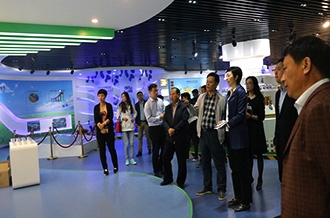 郑州市二七区区委、统战部部长王玉红莅临B体育在线登录生物科技有限公司参观指导