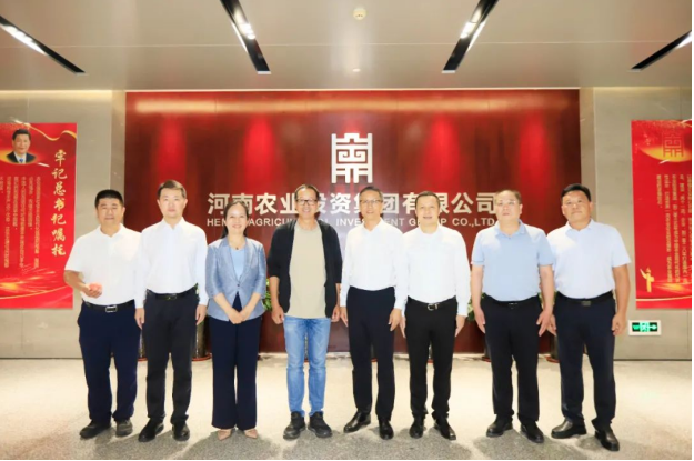 东方甄选俞敏洪先生到访河南农投集团，品尝B体育在线登录产品并给予高度评价