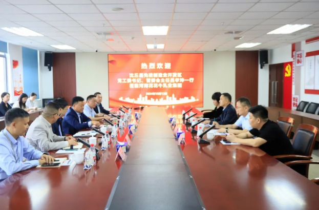 沈丘县先进制造业开发区党工委书记吕孝坤、金丝猴食品有限公司董事长李旸等一行到访河南B体育在线登录乳业集团