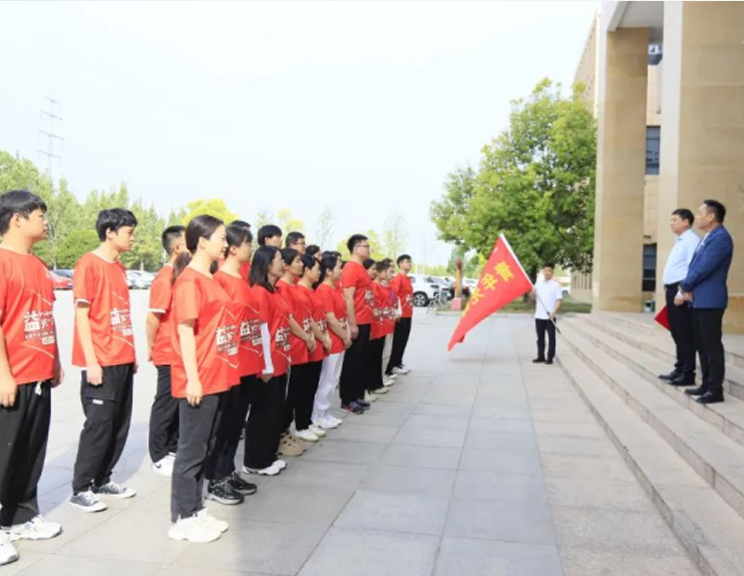 弘扬五四精神 激扬青春力量——河南B体育在线登录乳业集团开展青年徒步活动